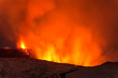 Mount Etna Erupts in Sicily, Injuring at Least 10 - The New York Times