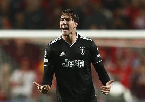 Injured Vlahovic out of Lecce game, says Allegri | Reuters