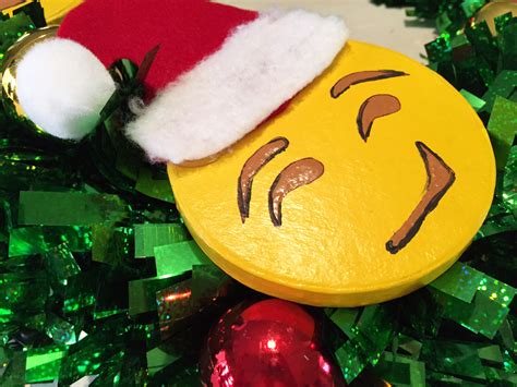 DIY EMOJI Christmas Wreath and Tree - Handmade Happy Hour