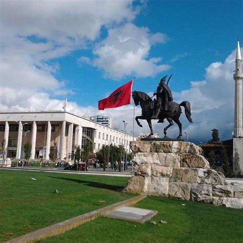 SKANDERBEG STATUE (Tirana): Ce qu'il faut savoir pour votre visite (avec critiques)