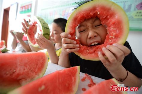 Watermelon-eating contest marks Beginning of Autumn (1/5) - Headlines, features, photo and ...