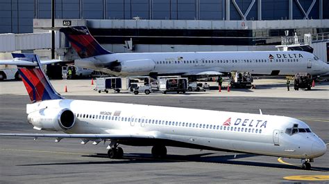 Delta Airlines At Atlanta Airport - Trip to Airport