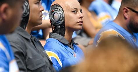 AI robots went to Dolphins-Chargers game and freaked out everyone ...