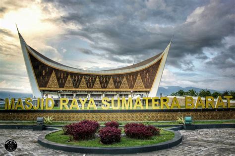 Jelajah Nagari Awak: Masjid Raya Sumatera Barat dengan Segala Pemikatnya