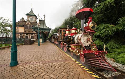 The Trains of Disneyland Paris - Travel to the Magic