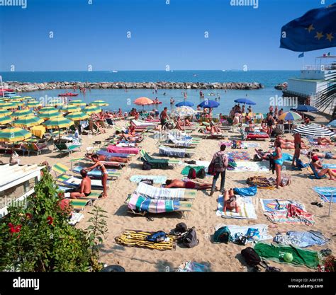 Italien Ligurien Riviera di Ponente San Remo Strand Stockfotografie - Alamy