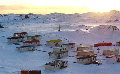 Ultima Thule: Villa las Estrellas, an hamlet in Antarctica