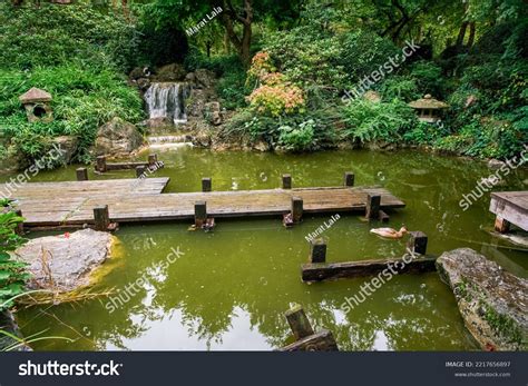 1,054 Japanese Small Pond Bridge Images, Stock Photos & Vectors ...