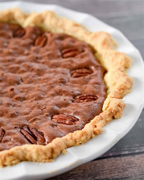 Chocolate Pecan Pie {EASY + Delicious} | Lil' Luna