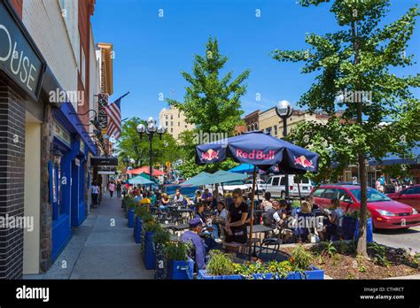 Al fresco alfresco outside sidewalk umbrellas tables hi-res stock photography and images - Alamy