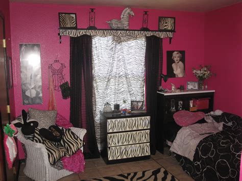 Pin on ☆ decor ☆ | Zebra room, 2000s room, Room ideas bedroom