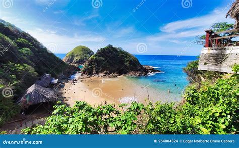 Playa Del Amor, Zipolite, Oaxaca, Mexico Stock Photo - Image of cove, ocean: 254884324