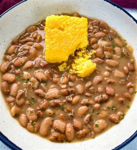 Southern Pinto Beans - blackpeoplesrecipes.com