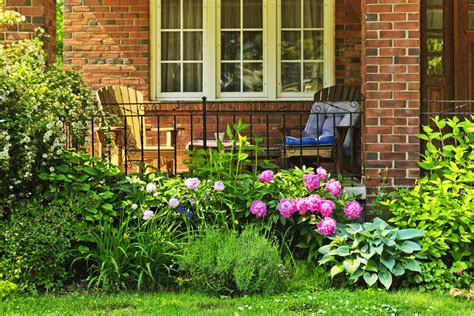 22 Front Porch Garden Ideas (Photos)