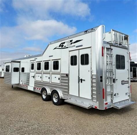 2023 4 Star Living Quarter Horse Trailers