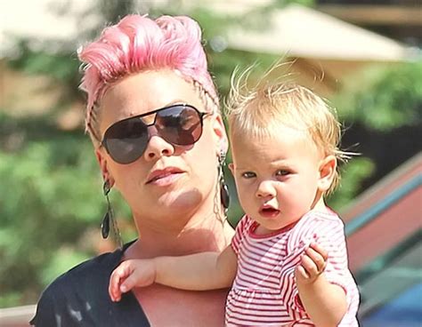 Pink & Willow from The Big Picture: Today's Hot Photos | E! News