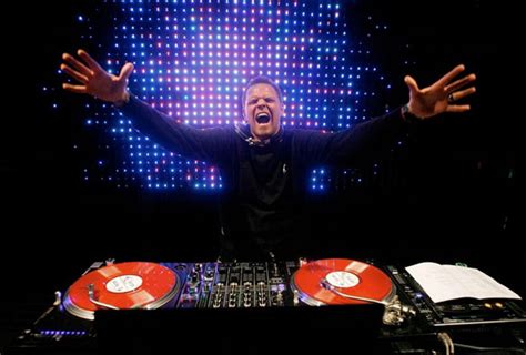 How To DJ Live: 4 Essentials For Success