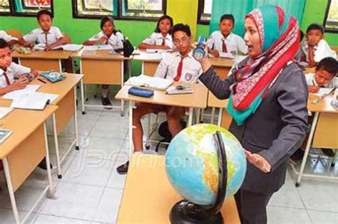 40 Jam di Sekolah Supaya Guru Fokus Mengajar