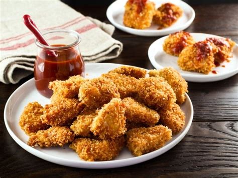 Smoky Panko Schnitzel Bites with Honey Sriracha Sauce