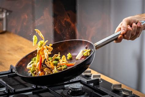 How To Cook Properly With A Wok - Bestcovery