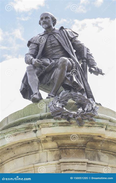 Bill Shakespeare Statue in Stratford-upon-Avon Editorial Image - Image of playwright ...