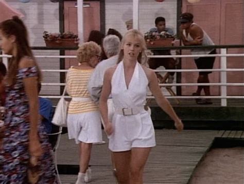 21 Style Lessons From 'Beverly Hills 90210' That Still Influence ...