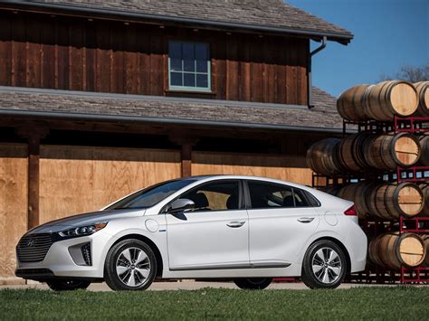 Plug-In Hybrid Comparison Test: 2018 Hyundai Ioniq - Kelley Blue Book