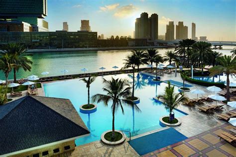 7 jaw-dropping infinity pools in Abu Dhabi