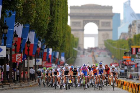 CapoVelo.com | Tour de France "40 years of the Champs Elysees"