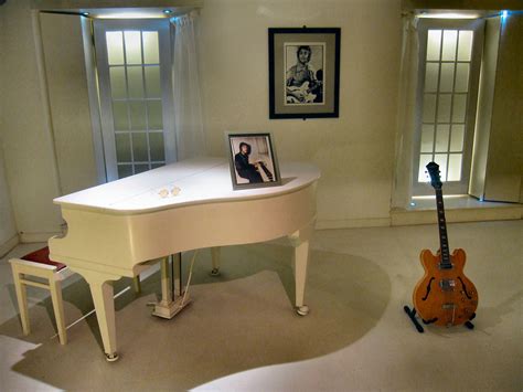 JOHN LENNON'S WHITE ROOM..2 | Recreation of the room in whic… | Flickr