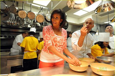 Full Sized Photo of michelle obama white house kitchen garden 02 | Photo 2001091 | Just Jared