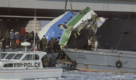 #OnThisDay in 1982, Air Florida Flight 90 crashes into the Potomac ...