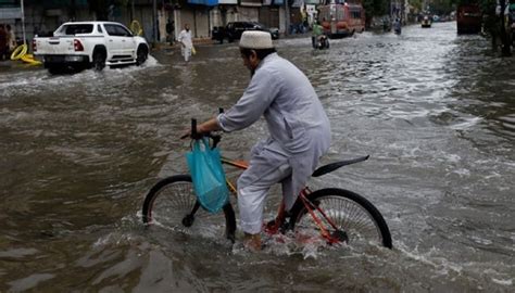 Karachi Rain forecast; Govt. declares Half-day for offices on Friday ...