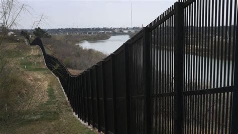 Supreme Court OKs Trump Use of Military Funds to Build Border Wall