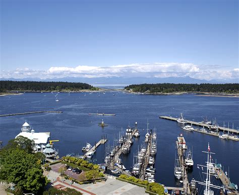 Coast Bastion Hotel Nanaimo is a good choice for island golf packages