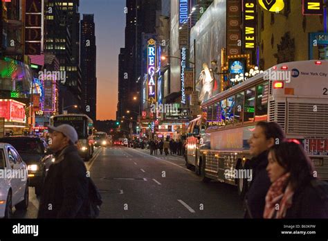 42nd street broadway hi-res stock photography and images - Alamy