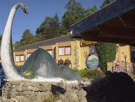 Loch Ness Lodge hotel entrance © John Firth :: Geograph Britain and Ireland