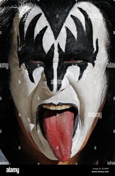 Gene simmons tongue hi-res stock photography and images - Alamy