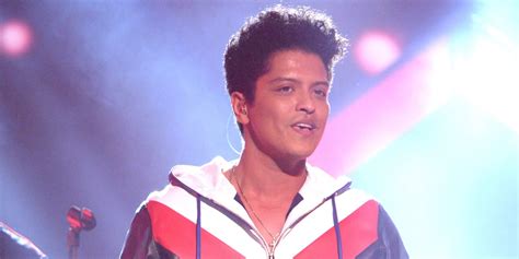 Bruno Mars Is Being Roasted By Fans on Twitter For Photo Collages ...