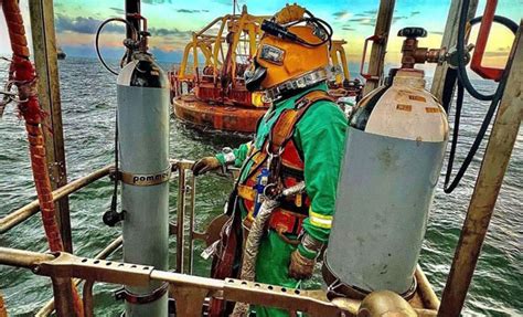 Underwater Welder Salary: Journey From $40,000 to $200,000 A Year