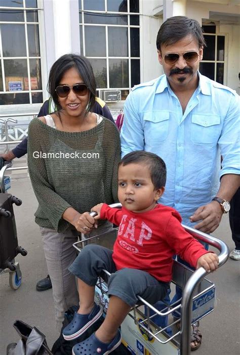 Celeb Spotted – Vivek Oberoi with his family at Jodhpur Airport ...