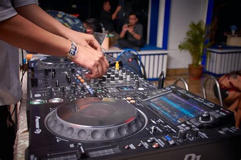 3 Things to Consider before Hiring a DJ for a Birthday Party | Star DJ Hire