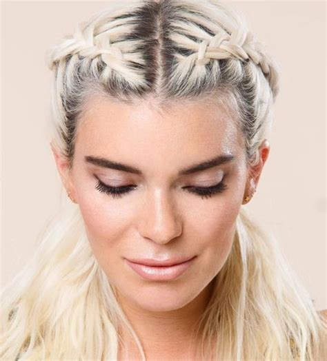 Hairstyles for greasy hair: 12 ways to disguise oily roots