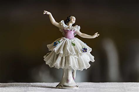 How To Decorate The Interior With Porcelain Figurines? | My Decorative