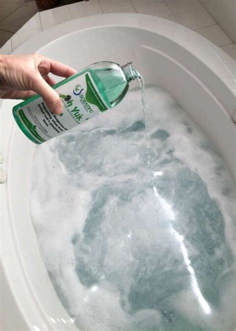 13 Simple Bathtub Cleaning Tips for Totally Gunky Tubs