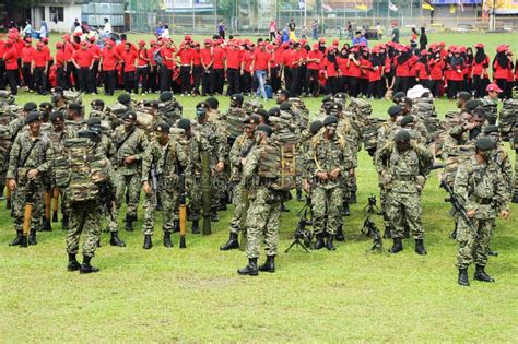 Malaysian Soldiers in Uniform and Fully Armed. Editorial Photo - Image ...