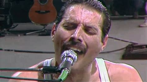 Queen - Bohemian Rhapsody Live ( LIVE AID 13.07.1985) - YouTube