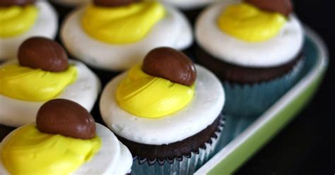 Cadbury Creme Egg Cupcakes Recipe - Paradise Read