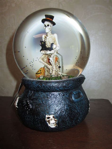 231 best images about Halloween snow globes on Pinterest | Disney, Water globes and Halloween