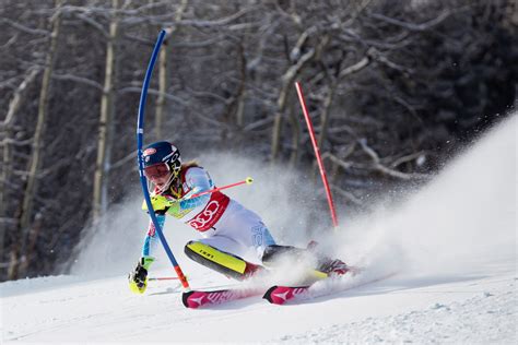 Shiffrin Wins Aspen Slalom by Three Full Seconds | First Tracks!! Online Ski Magazine